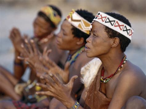  The San People's Dance: An Ode to Earthly Rhythms and Vibrant Ochre Hues!